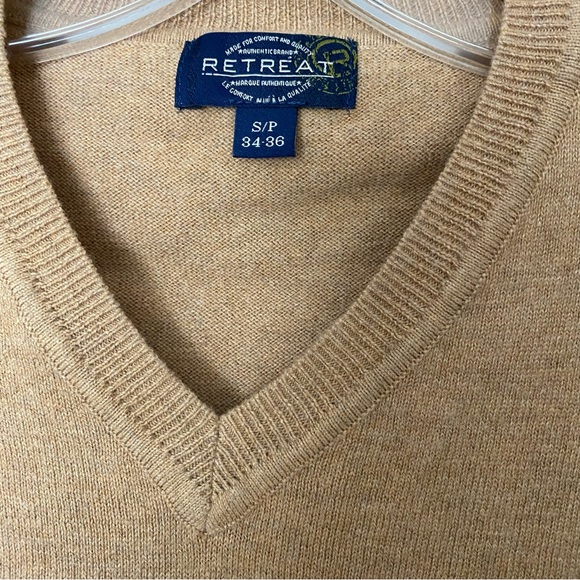 Mens v neck sweater. Cotton cashmere blend. New without tag. - Picture 2 of 4